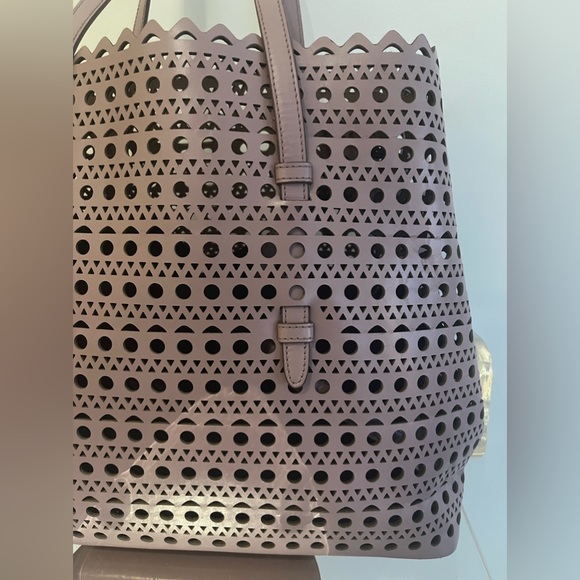 ALAIA Laser Cut Tote - Sandy - Picture 5 of 14